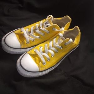 Ladies Converse- SIZE 5